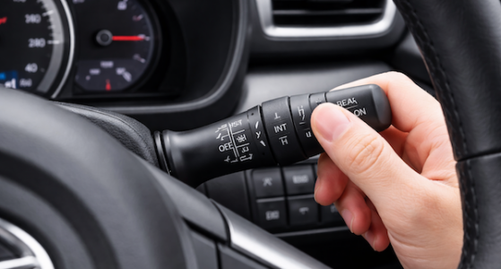 リアワイパーを動かそうとしている写真